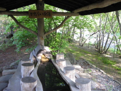 上の湯温泉『温泉旅館銀婚湯』野天風呂「かたらいの湯（足湯）」