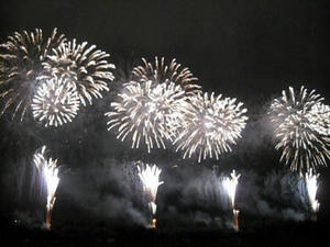第６３回　勝毎花火（20：33）第４部