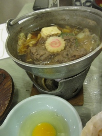 糠平温泉・糠平舘観光ホテル／夕食　鍋物：すき焼き