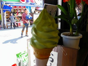 京都　清水寺周辺　抹茶ソフトクリーム