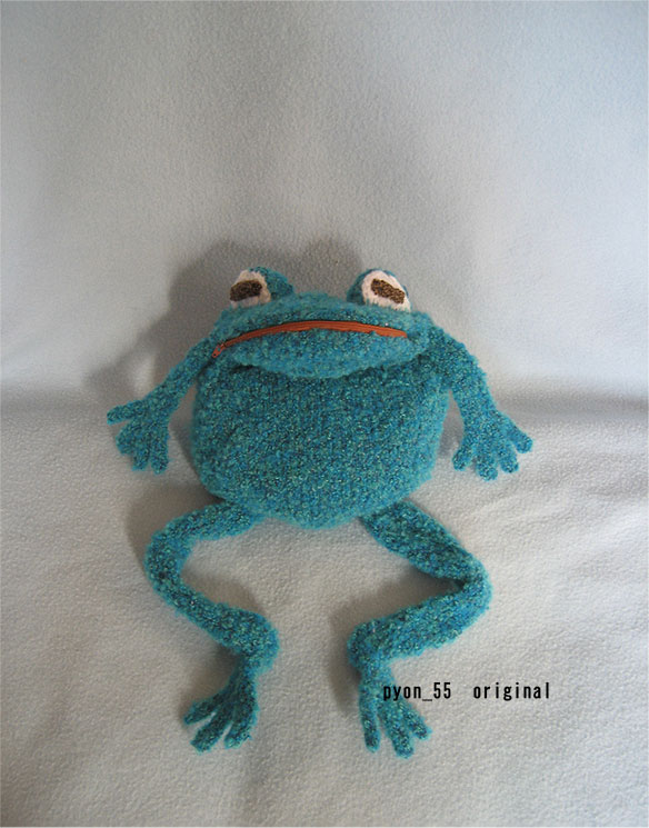 かえるのあみぐるみ