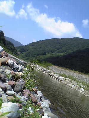 川と空