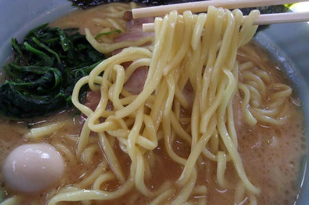 横浜家系ラーメン 湘家 江木店　麺