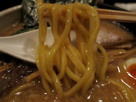 食彩麺酒房 響　豚そばの麺