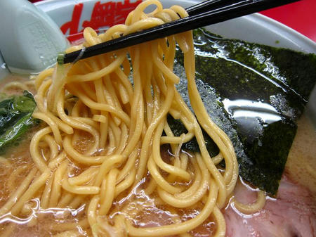 山岡家　麺