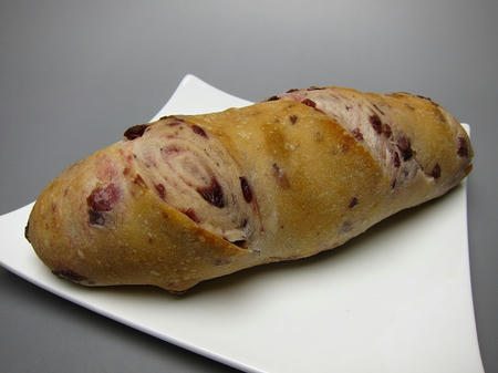 ベーカリーカフェ パン工房 ハイジ　クランベリーのライ麦パン