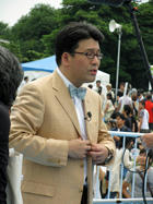 暑そうな軽部アナ