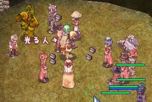 来賓者に青箱ばらまき