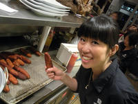 さやかっち、美味しそうに握り締めてます。