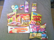 駄菓子屋さんのお菓子を沢山買いました