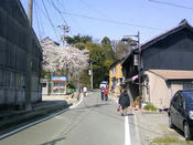祭りの山車が通るメイン道路