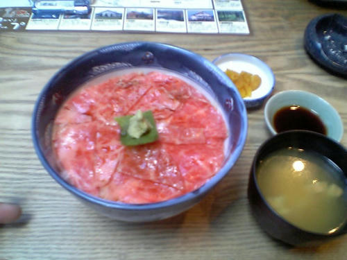 和牛さしみ丼