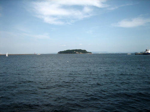 三笠公園から臨む猿島