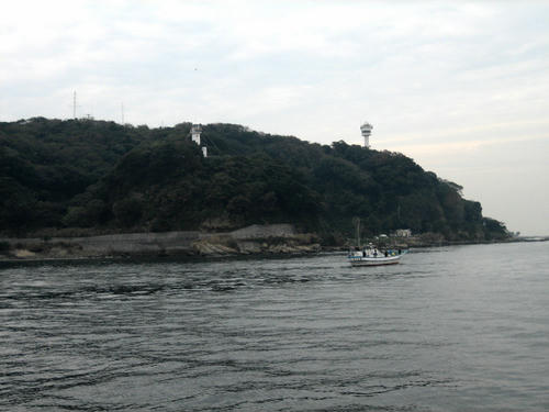 観音崎灯台と東京湾海上交通センター