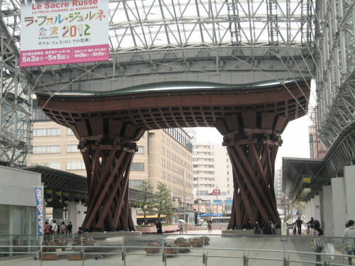 金沢駅東口鼓門