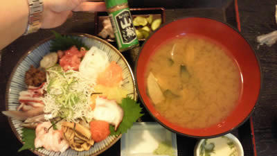 おみそ汁、無駄に大きいです？