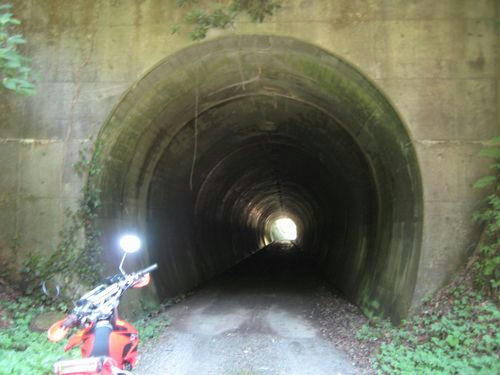 トンネル