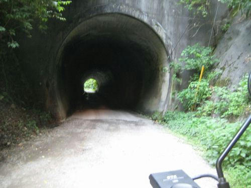 トンネル