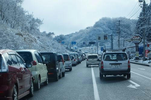 ガソリンスタンドの列