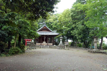 八剣神社・境内