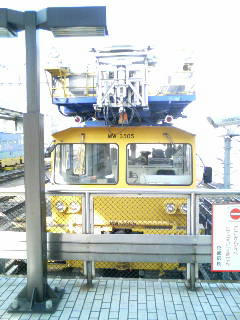 黄色い工事の電車