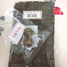 プーアル茶とお湯を注ぐとお花のように広がる工芸茶。