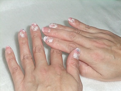 ベースはピンク系です