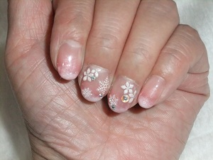 雪の結晶と白い花・ラインストーン