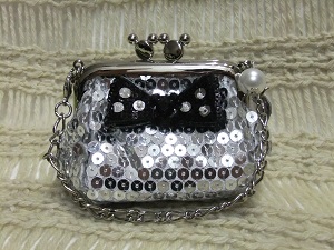 スパンコールのミニポーチ