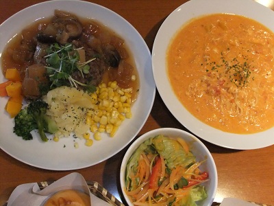 ハンバーグ～きのこソース～＆かにとパンプキンのトマトクリームパスタ