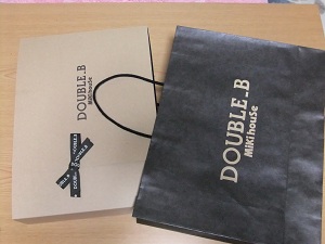 プレゼント用の箱と紙袋