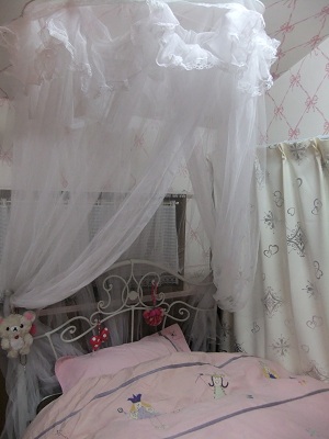娘の部屋　ベッドまわり