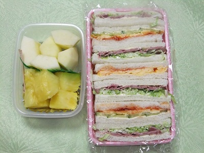 娘のお弁当　サンドウィッチ＆デザート