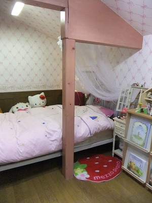 娘のお部屋　ベッド周り