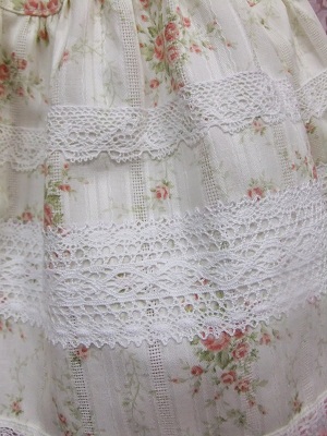 下スカート部分のレース