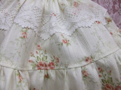 上スカート部分のレース