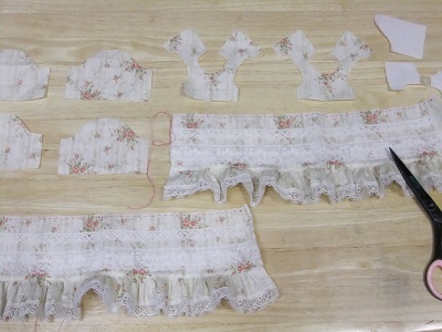 小さいお人形のドレス　パーツ