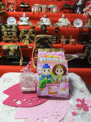 ひし餅型のゼリーと綿菓子