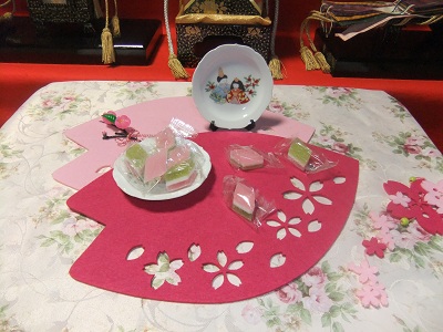 お雛様の小皿とひし餅ゼリー