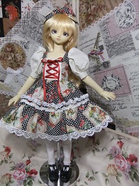 赤ずきんちゃん柄のドレス①