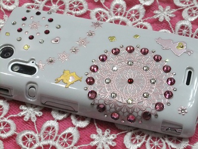 スマホカバー　小っちゃいのもついてます