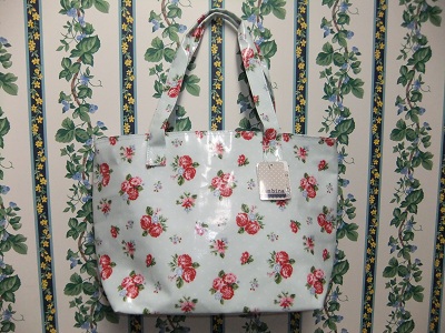 薔薇柄の保冷バッグ