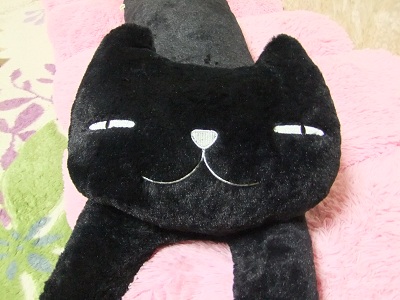 黒猫のクッション②
