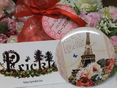 エッフェル塔の缶バッチとバスアロマ