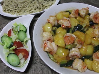 エビときゅうりとジャガイモのスィートチリソース