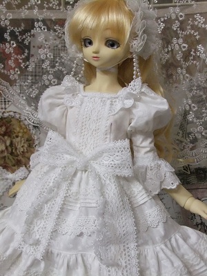 ホワイトレースのドレス①