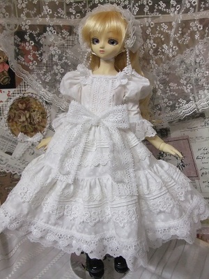 ホワイトレースのドレス②