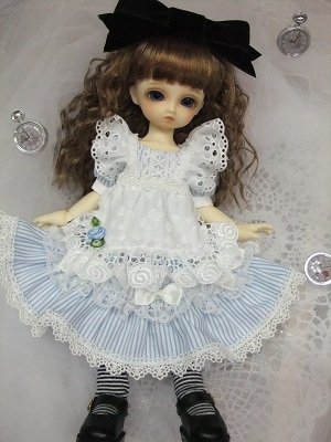 アリス風エプロンドレス①