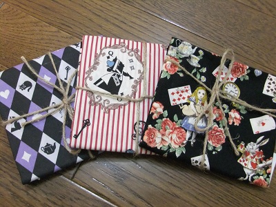 アリス柄の生地　3種