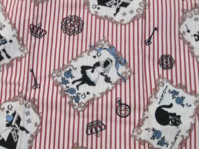 アリス柄の生地　ストライプ・赤